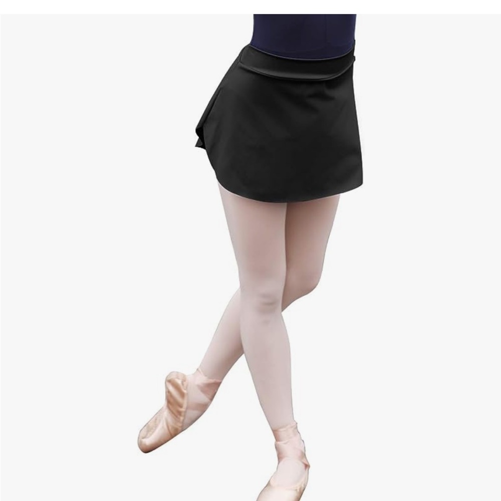 NWOT Never Worn Brand New Dance/Ballet Skirt for Girls Size Small